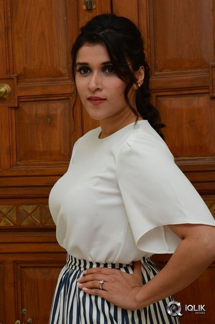 Mannara-Chopra-At-Thikka-Movie-Audio-Launch